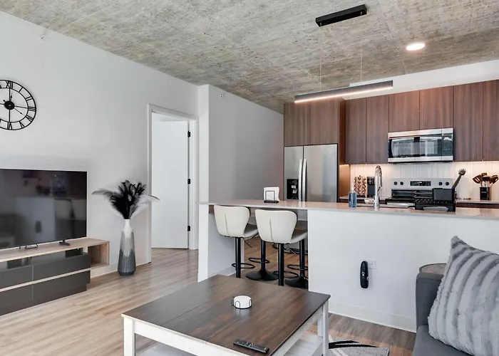 Wabash 4br - Pool Free In & Out Parking 5 *