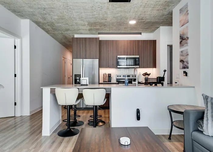 Wabash 4br - Pool Free In & Out Parking 5 *