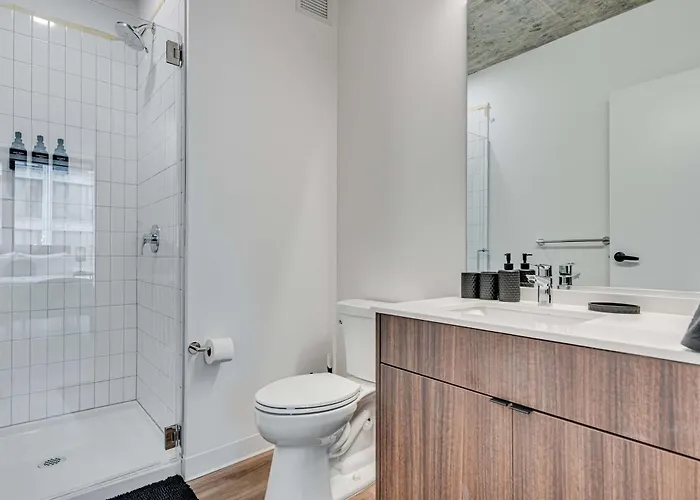 Wabash 4br - Pool Free In & Out Parking 5 *