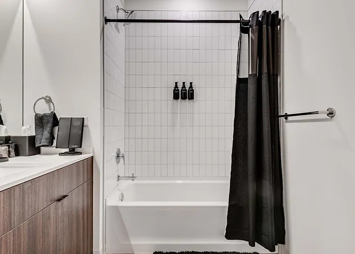 Wabash 4br - Pool Free In & Out Parking 5 *