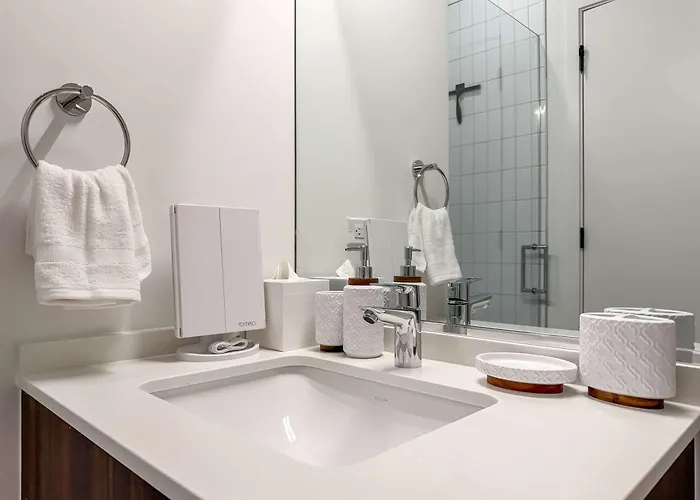 Wabash 4br - Pool Free In & Out Parking 5 *