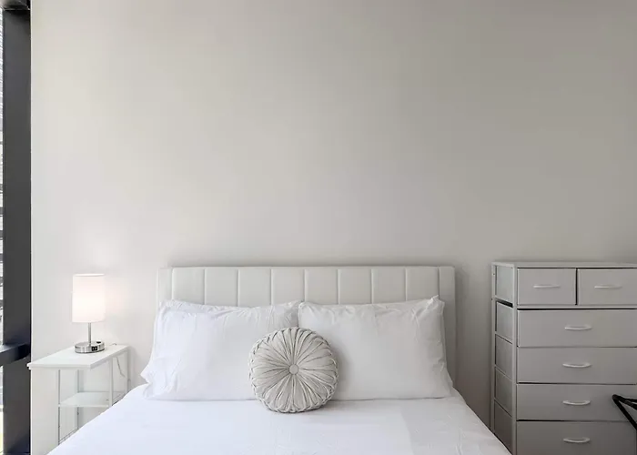 Wabash 4br - Pool Free In & Out Parking 5 *