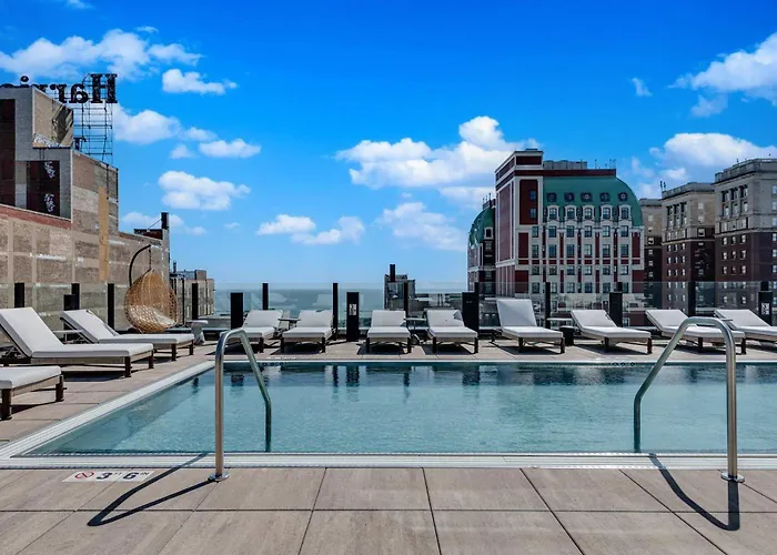 Wabash 4br - Pool Free In & Out Parking 5 *